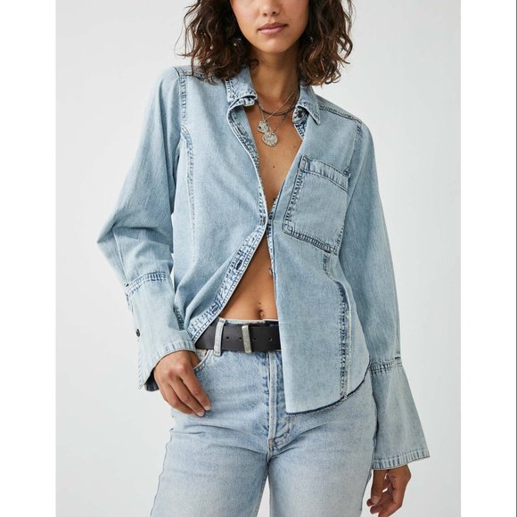 Free People Tops - 🎉LAST CHANCE🎉 NWT Free People Mackenzie Denim Top / Light Vintage